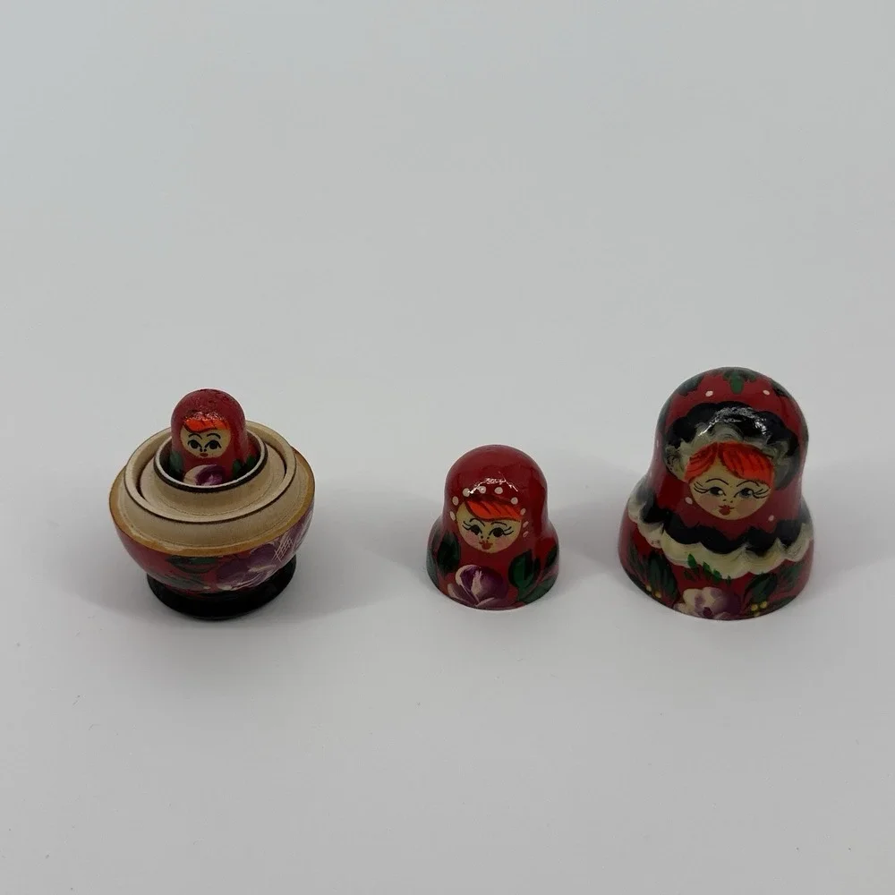 Vintage Russian Nesting Dolls Set Hand Painted Red Floral Matryoshka Mini 3pc‎